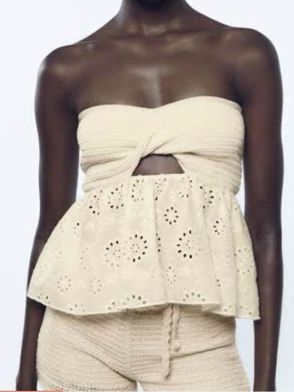 Crème Zara Keyhole Eyelet
Tube Top